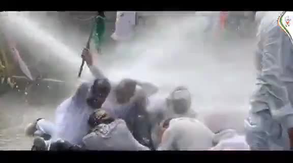काले कानूनों के खिलाफ सड़क से लेकर
संसद तक हमारा संघर्ष लगातार जारी है.. #istandwithfarmer #srinivasbv #ektathakur #iyc