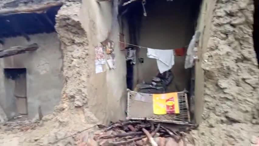 मधुबन: Village-Gurumha में भारी बारिश से #
खपरैल का मकान हुआ #क्षतिग्रस्त