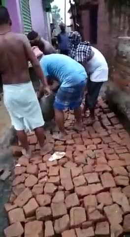 इटखोरी: ###karma kala mein MANREGA se kam hote hue virendra chaudhari ke Ghar se Vinod chaudhari ke ghar per school ke pass