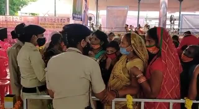सांवेर: प्रशासन को पूरी तरीके से अपने राजनीतिक कार्यक्रम में यूज करते हुए मामा जो कि लोकतांत्रिक तरीके से गलत है #साँवेर