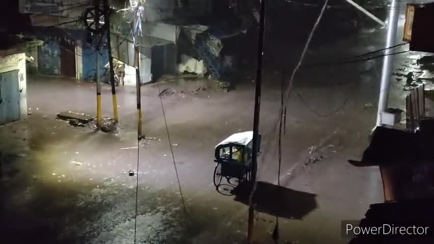 बेगूसराय: अलर्ट के बाद बेगूसराय मुख्यालय में शनिवार की देर रात हुई जोरदार बारिश #मौसम_विभाग