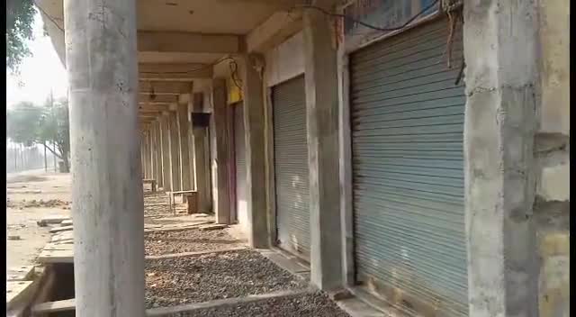 महाराजपुर: गढ़ीमलहरा में व्यापारियों ने रविवार को रखा स्वैच्छिक लॉकडाउन, दुकानें रही बंद #लाॅकडाउन