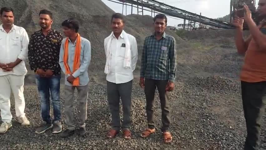 ब्यावरा: आज #गुना जिले के तेलीगाव में #लोधा #लोधी समाज की बैठक रखी गई,जिसमे राजगढ़ जिले ओर #गुना जिले के समाज बंधुओं ने भाग लिया