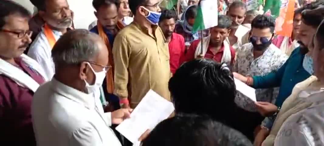 आज देहगांव रायसेन मैं आदिवासी संगठन #जयस के खिलाफ मंत्री उषा ठाकुर ने जो टिप्पणी की उसको लेकर ज्ञापन दिया।।