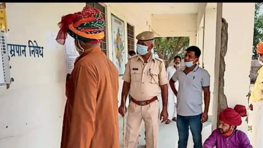 दौसा: महेश्वरा खुर्द मतदान केंद्र पर कोविड के नियमों की पालना कर मतदान का किया गया पूर्वाभ्यास #मॉक_ड्रिल #मतदान