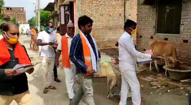 वार्ड नं 4 कंधवार में लोगो के बीच मास्क और PM मोदी जी के पत्रक का वितरण करते हुये।#सुशील कुमार मोदी#मंगल पांडेय#bjpsiwan