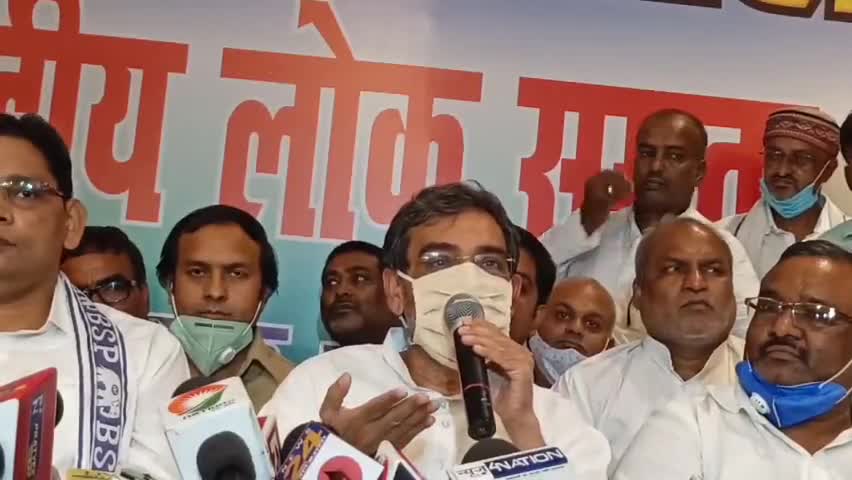 होटल मौर्य, #पटना : #रालोसपा द्वारा आयोजित #प्रेस_वार्ता में मीडिया के प्रश्नों का जवाब देते हुए ।