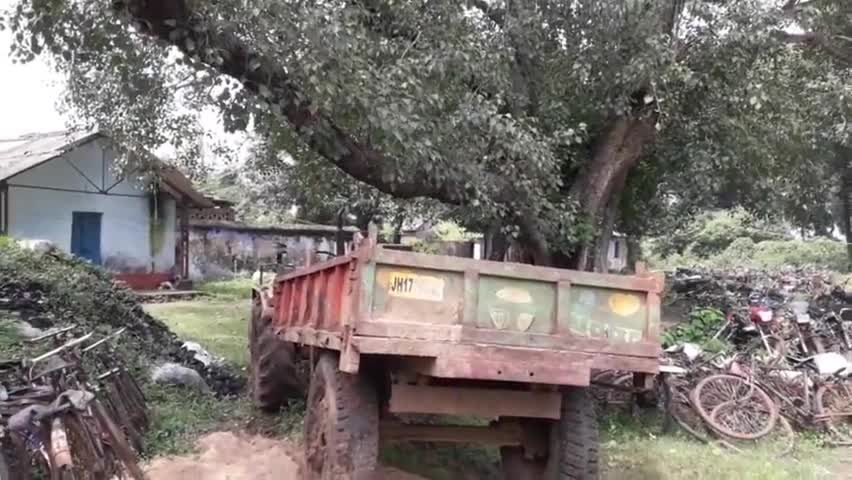 महेशपुर: SDO प्रभात कुमार ने एक बालू लदा ट्रैक्टर किया जब्त, जांच में जुटी पुलिस #sdo #अपराध