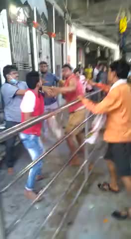कानपुर: #कानपुर ब्रेकिंग कानपुर का परमठ मंदिर बना अखाड़ा #social_distance # kanpur police