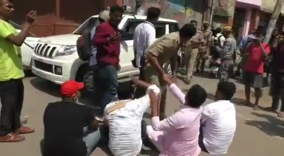 सिगरा में विद्यापीठ के छात्रों और पुलिस में हुई झड़प, सीएम का पुतला फूंकने जा रहे थे छात्र #झड़प