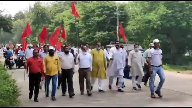 खलारी: एनके एरिया में संयुक्त मोर्चा द्वारा बुधवार को 12 सूत्रीय मांगों को लेकर किया गया जोरदार प्रदर्शन #संयुक्त_मोर्चा