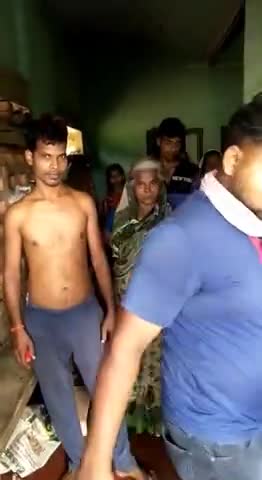 महेशपुर: सीलमपुर गांव में एक व्यक्ति के घर में निकला ब्लैक कोबरा, रेस्क्यू टीम ने पकड़कर जंगल में छोड़ा #वन_विभाग