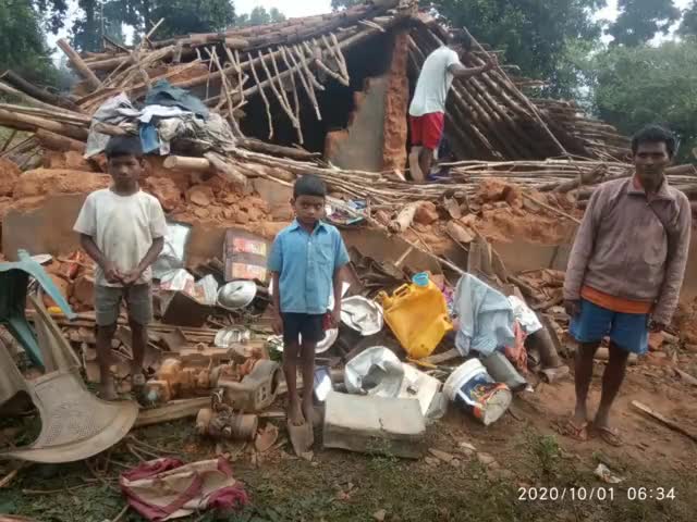 चांदवा: 27 हाथियों के झुंड ने बरवाटोली पंचायत के जावा खाईडइड में मचाया तांडव, फसल को नष्ट करते हुए घर को किया ध्वस्त #वन_विभाग