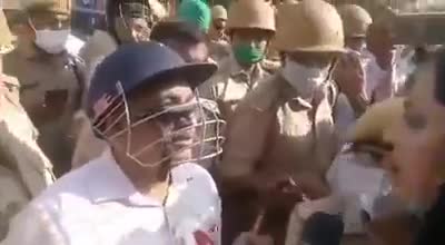 ये है हमारे हाथरस के DM साहब

#निर्भया की वकील सीमा कुशवाहा को हाथरस में पीड़ित परिवार के घर जाने से प्रशासन ने रोका