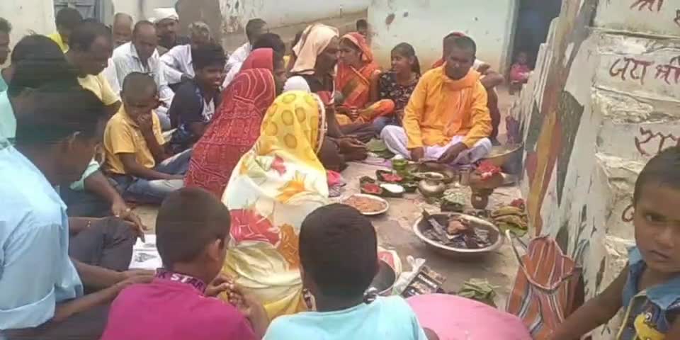 गुमला: टंगरा मंदिर में विहिप व बजरंग दल द्वारा किया गया सामूहिक हनुमान चालीसा पाठ #विहिप #बजरंग_दल
