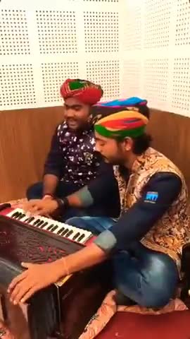 मोस्ट पॉपुलर पंजाबी सॉन्ग मोती खान ने गाया अपने स्टाइल में आप सुने और ज्यादा से ज्यादा शेयर करे ।। 

#motikhan #folk