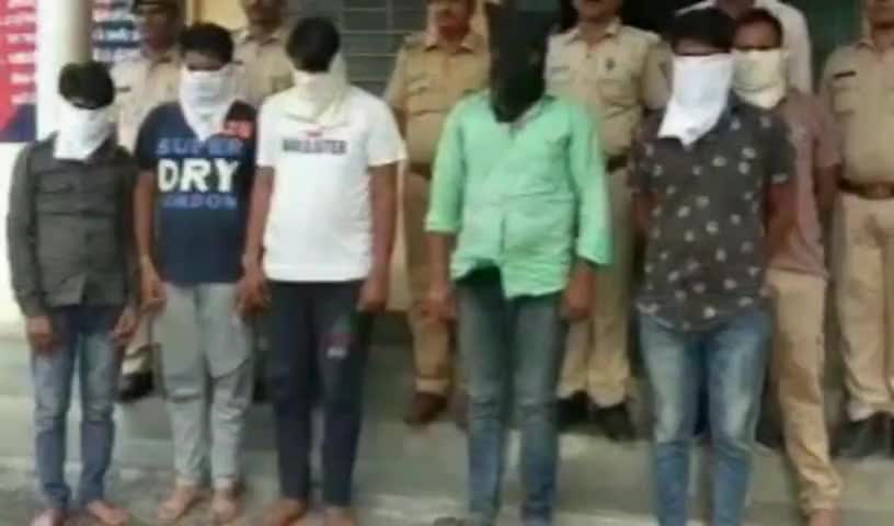 गढ़मुक्तेश्वर: आदर्श नगर में जुआ खेल रहे 6 अभियुक्तों को पुलिस ने किया गिरफ्तार, ₹8200 की नगदी समेत ताश की गड्डी की बरामद #जुआ