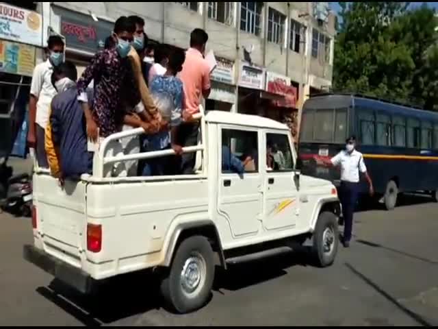 बाड़मेर: बाड़मेर शहर में सोशल डिस्टेंस की पालना नहीं करने वालों के पुलिस ने काटे चालान #उल्लंघन