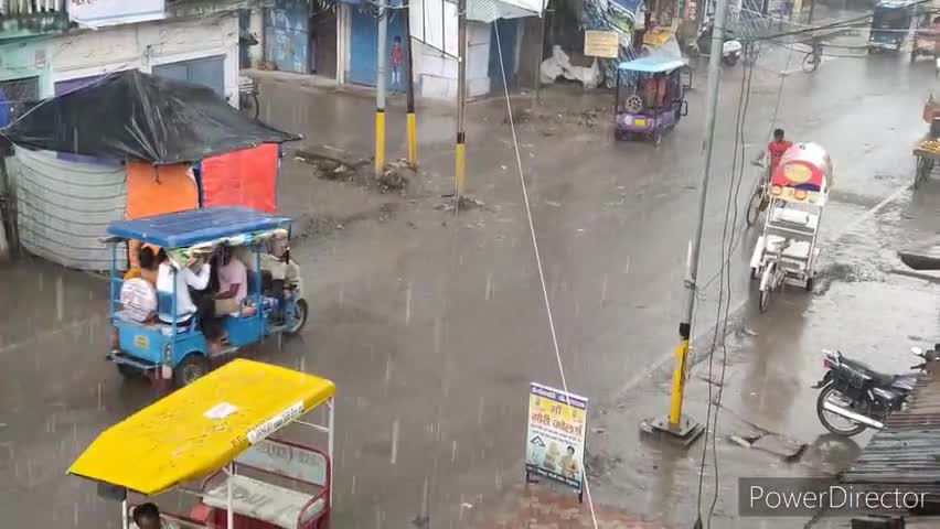 बेगूसराय: मौसम विभाग की चेतावनी के बाद बेगूसराय में सोमवार की दोपहर 1 बजे शुरू हुई मूसलाधार बारिश #मौसम_विभाग