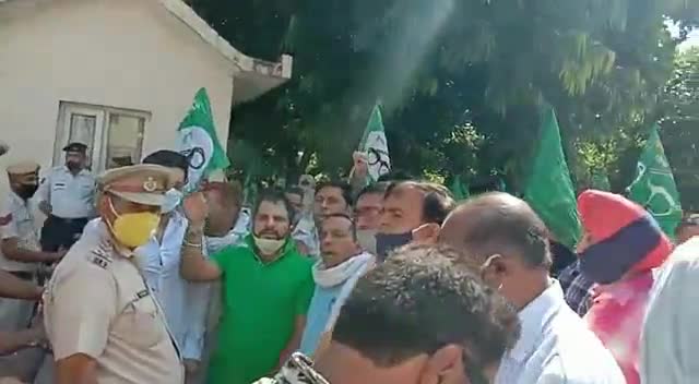 पंचकूला: पंचकूला इनेलो जिलाध्यक्ष की अध्यक्षता में किसान विरोधी तीन अध्यादेशों के खिलाफ किया प्रदर्शन, SDM को सौंपा ज्ञापन #इनेलो