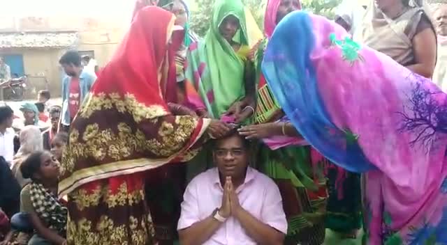 रायपुर: #Marvahi में चुनाव प्रचार करने गए #Amit jogi को स्थानीय महिलाओं ने दिया आशीर्वाद।।
#Marvahi #Sub #Election। #Janta #Jogi