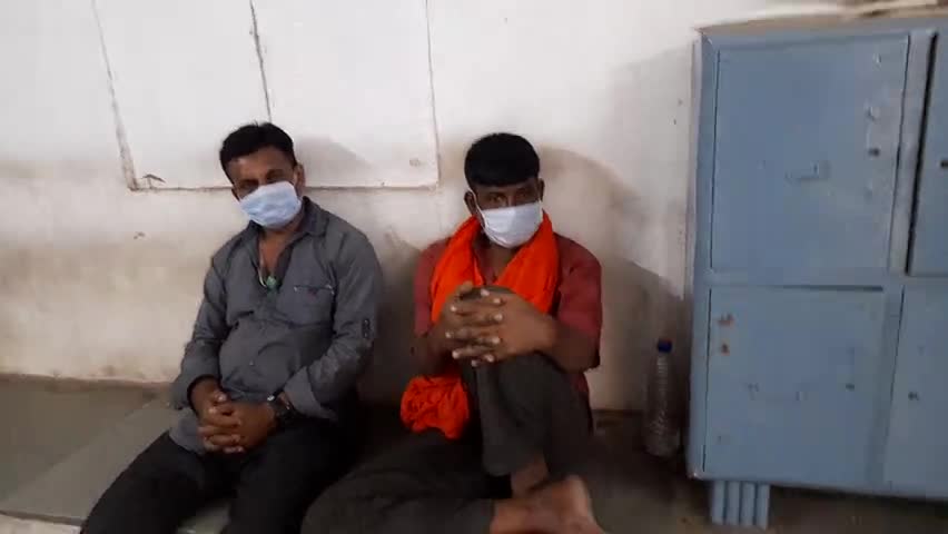 रायपुर: #Raipur के #Saraswati थाना इलाके में पकड़ाया #satta, #Police तैयारी के साथ करती कार्रवाई तो गांजा भी पकड़ाता! #sutro