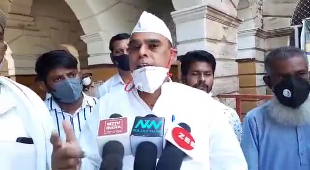 हमारा अल्पसंख्यक विभाग हमेशा #अन्याय करने वालों के साथ खङा रहता है राहुल गांधी इन मूर्खों के सहारे प्रधानमंत्री बनोगे.?