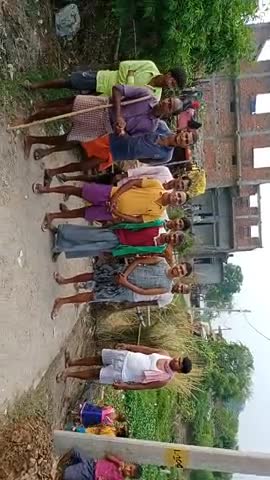 चांद: ﻿##चांद प्रखंड। पंचायत चौरी ग्राम बैरी  में सड़क अतिक्रमण हो गया है। जिससे ग्राम बैरी के बिचो बिच
आवागमन बाधित है।