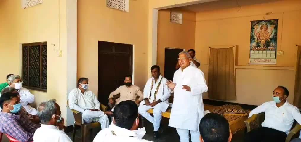 मवाना: किठौर के #माछरा_मंडल में #कृषि_विधेयक 2020 के संबंध में सांसद नर आयोजित की #किसान_चौपाल।