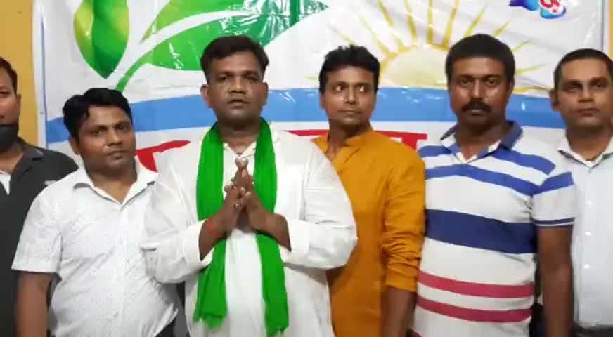 सासाराम: समाजिक संस्था "अभ्युदय96" के सदस्यों द्वारा राजद प्रत्यासी राजेश गुप्ता का स्वागत किया गया﻿
﻿#अभ्युदय96 #मिलन हॉल