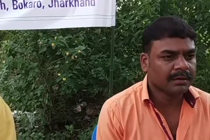 चास: INTUC BIADA Balidih कमिटी के अध्यक्ष  धर्मेन्द्र ठाकुर जी मीडिया से बात करते हुए |
#INTUC #BIADA #BALIDIH