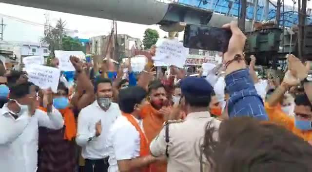 रायपुर: राजधानी रायपुर में विश्व हिंदू परिषद और बजरंग दल ने किया तनिष्क के खिलाफ विरोध प्रदर्शन। ﻿
#तनिष्क  #प्रदर्शन #विज्ञापन