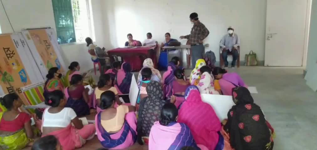 महेशपुर: महेशपुर ब्लाॅक में पोलियो को लेकर सेविकाओं को दिया गया प्रशिक्षण, सोशल डिस्टेंसिंग का हुआ उल्लंघन #पोलियो