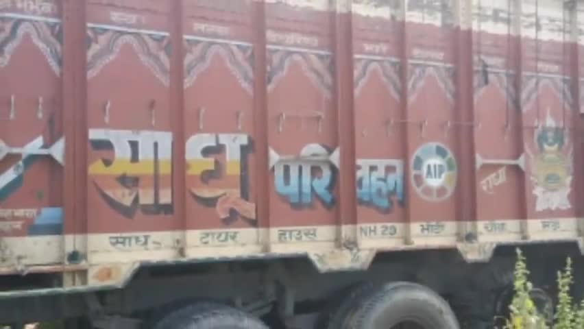राजातालाब: रामेश्वर शिव सेतु के नीचे खाई में गया रिफाइंड लदा ट्रक, चालक और खलासी बाल बाल बचे
#varanasi 
#varanasipolice