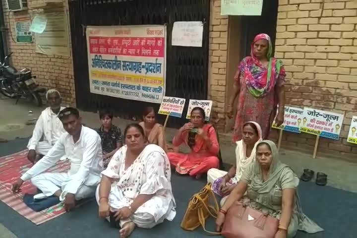सोनीपत: #कोरोनाकाल में बंद हुआ हस्पताल, बकाया वेतन भुगतान को लेकर आंदोलनरत कर्मचारियों ने 21 वें दिन भी की जमकर नारेबाजी
