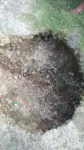 सुपौल: बसबिट्टी सुपौल मुख्य मार्ग से बसबिट्टी मुहल्ले को जोड़ने वाली मार्ग में हुआ बड़ा सा गड्ढा #repair