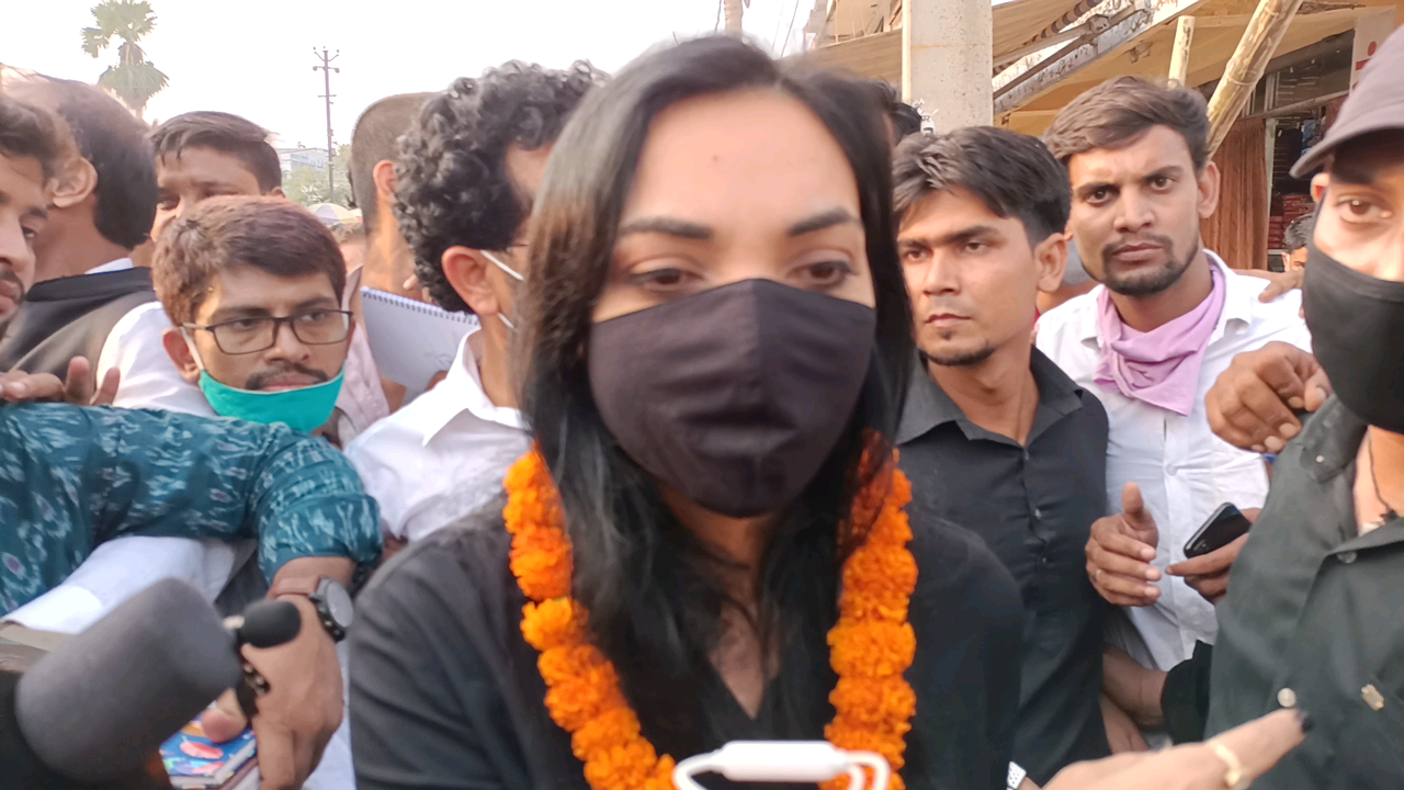 मधुबनी: #पटना के #बाँकीपुर के बाद #मधुबनी के #बिस्फी विधानसभा से पुष्पम प्रिया चौधरी ने किया नामंकन।
#बिहारविधानसभा #चुनाव2020