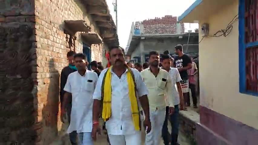 संदेश: जैतपुर गांव में लोगों से जनसंपर्क करते #Rinku Mukhiya। RJJP प्रत्याशी रिंकु मुखिया। 2020