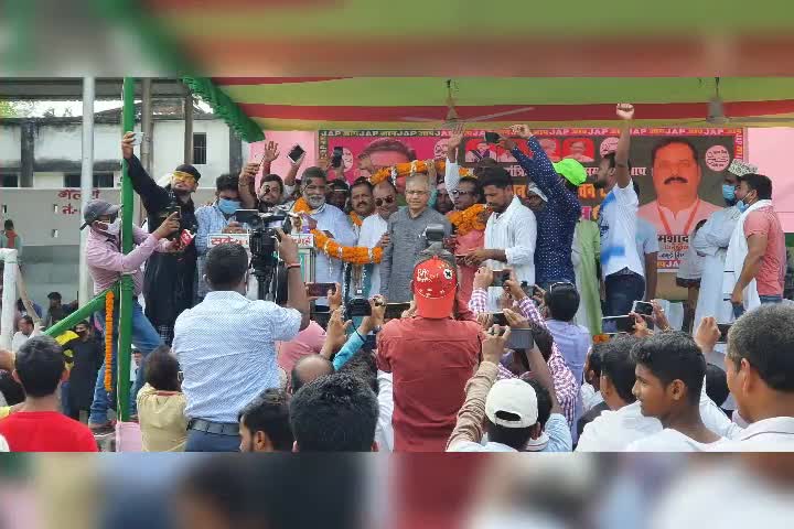 सोनो: jamui me jis tarah #ShamshadAlam ka hawa bah chuka h koi vipax me dur dur tk dikhayi nhii de rha h