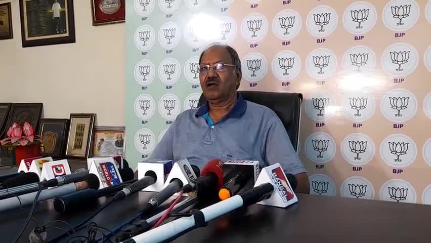 रायपुर: #chhattisgarh की #bhupeshbaghel #sarkar को समझ ही नही की किसे कौन #report करेगा! #BrijmohanAgrawal-पूर्व #minister
