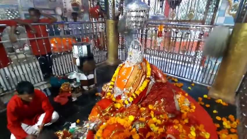 सारंगपुर: नवरात्रि के पावन पर्व पर सिद्ध शक्ति पीठ भेसवा माता मंदिर मे लगा भक्तों का मेला ।
#bheswamata #नवरात्रि #navratri2020