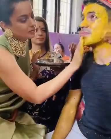 सिविल लाइन्स: Rangoli Chandel Wears Kangana Ranaut's Saree at Brother Aksht's Pre-Wedding Function - Yay or Nay?
#kangna_ranaut