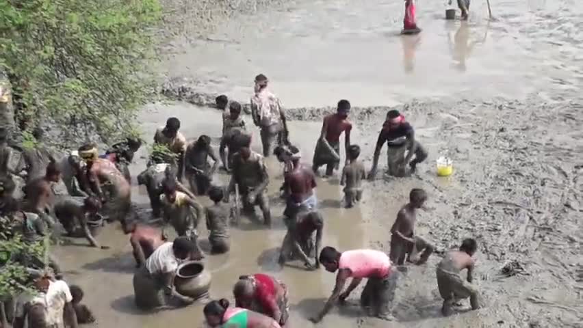 महेशपुर: सिलमपुर नहर में ग्रामीणों ने जमकर पकड़े मछली , आजीविका का बना साधन #मछली