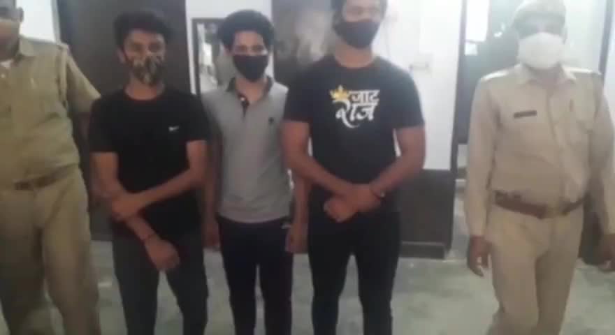 दादरी: सेक्टर-20 पुलिस ने युवती के साथ छेड़छाड़ करने वाले 3 युवकों को निठारी से किया गिरफ्तार #छेड़छाड़