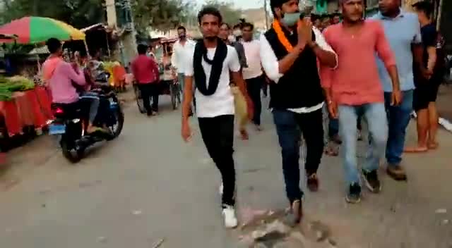 असरगंज: plurals party candidate on a visit to sangrampur...#pushpam_priya_chaudhary #plurals #asarganj