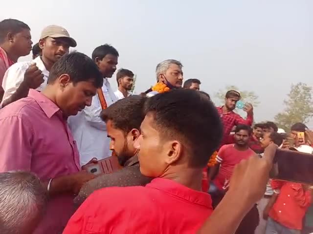 ﻿25 परिहार विधानसभा: सरिता यादव के नामांकन में उमड़ा जनसैलाब। सरिता यादव का समर्थकों के साथ संवाद। #PariharVidhansabha