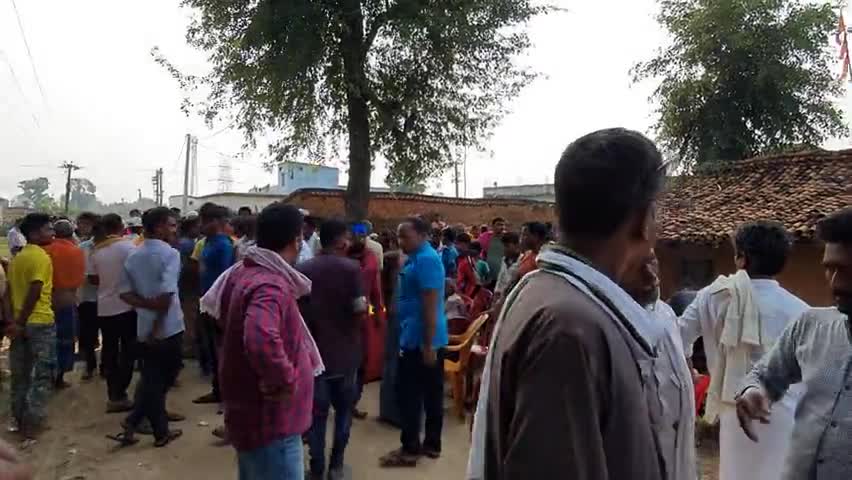 सोनो: #बरहट प्रखंड ग्राम पैंघी यादव, मुस्लिम टोला में जनसंपर्क के दौरान लोगों का मिल रहा है अपार जनसमर्थन। #biharelections2020