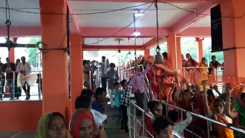 सारंगपुर: माँ के दरबार मे प्रति वर्ष अनुसार इस बार भी चढ़ाई251 मीटर चुनरी - हिन्दू उत्सव समिति बाँसखेड़ा 
#banskheda3batti
#navratr
