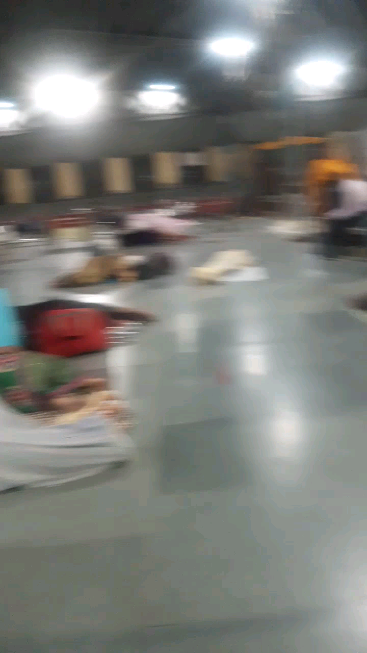 कानपुर: #Duniya k..aye musafir teri manzil khaa hai central station #jana kha  ye to kisi ko ni pta