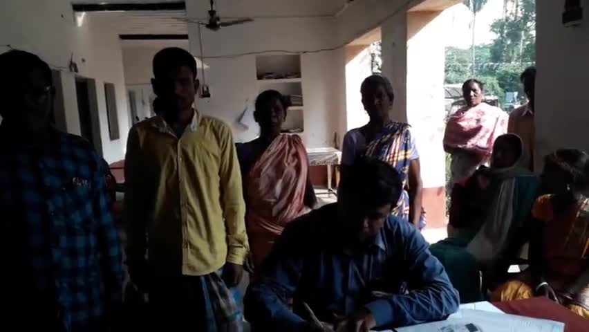 महेशपुर: महेशपुर के चार पंचायतों के 17 लाभुकों के खाते से ₹6.83 लाख की अवैध निकासी, थाने में की गई शिकायत #फर्जीवाड़ा